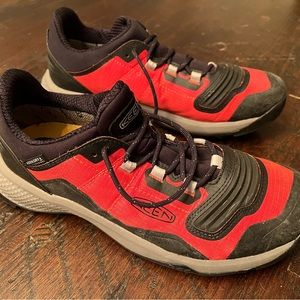 KEEN Mens 8.5 hiking trail running shoes- worn 3 times, perfect condition!